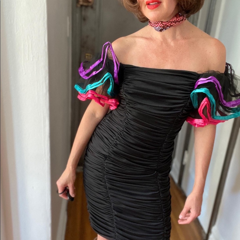 Insane ruffled shoulders size 5 wiggle pencil body on dress.